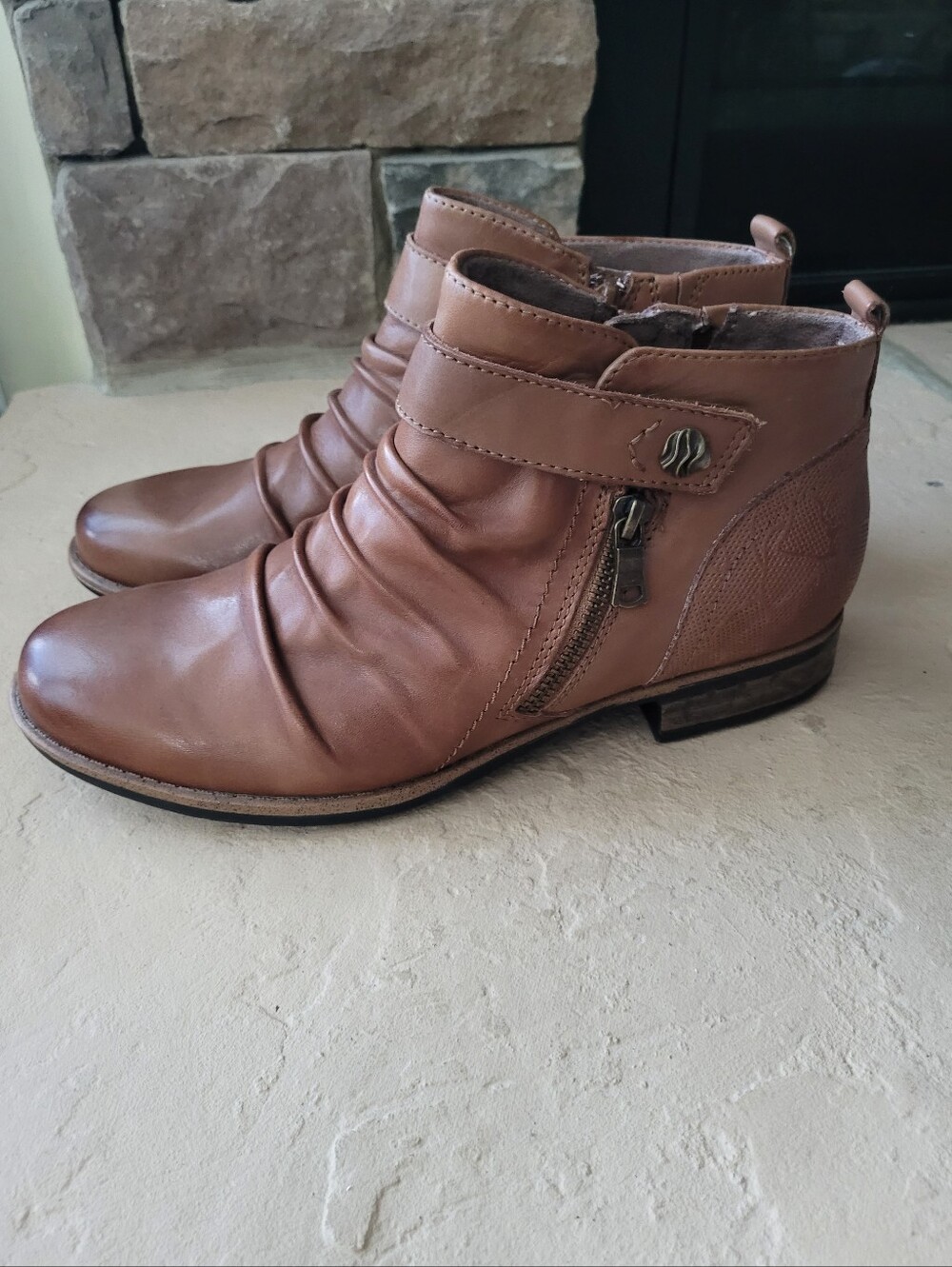 Earth Avani Buckeye Women's Almond Brown Ankle Boots Size 9M